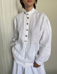 "Vintage White Linen Blouse Size S - L | Long Sleeve White Linen Top with small pleats and metallic buttons. Very nice collar detail. Composition: 100% linen.  Measurements of the vintage white linen blouse lying flat: chest: 55 cm | 21.7\" length: 76 cm | 29.9\" sleeves: 62 cm | 24.4 shoulder to shoulder: 50 cm | 19.7\" In perfect condition. The model wearing this white summer blouse is 1,68 m | 5.5 foot tall; Chest: 88 cm | 35\", waist: 68 cm | 26\", hips: 88 cm | 35\". The white full skirt wi Vintage Linen Tops For Daywear, Vintage Linen Button-up Tops, Vintage Linen Tops With Relaxed Fit, Vintage Linen Top With Relaxed Fit, White Linen Tops With Buttons, White Linen Top With Buttons, Classic Linen Blouse With Buttons, Vintage Linen Blouse With Buttons, Linen Button Tops For Daywear