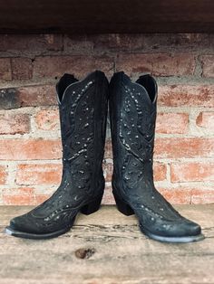 Brand: J.B. Dillon Shaft length: 12” Heel height: 2” Material: Leather *All boots are FINAL SALE. Please feel free to reach out to us via email or instagram for more details/photos Company Gifts, Cowboy Boots Women, Shop Sweatshirts, Band Tees, Cowboy Boots, Final Sale, Classic Style, Heel Height, Cowboy