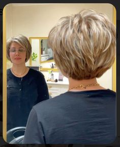 Edgy Pixie Hairstyles, Bob Blonde, Stacked Haircuts, Stacked Hair, Edgy Pixie, Bob Haircut For Fine Hair, Messy Short Hair