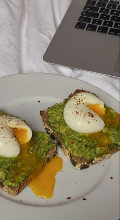 #avocado #recipe #christmas #dinner #eggs #cookies #chocolate #guacamole #macbook #bread #lunch Avocado Bread Egg, Avo Toast Aesthetic, Avocado On Toast Aesthetic, Dinner Eggs, Avocado Toast Aesthetic Instagram, Avocado Toast With Egg Aesthetic, Num Nom, Avocado Recipe