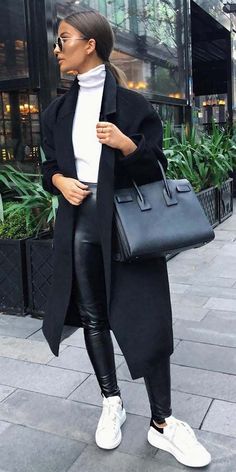 Casual Friday Work Outfits, Friday Outfit For Work, Womens Fall Coats, Mantel Outfit, Fall Fashion Coats, Casual Weekend Outfit, Leather Pants Outfit, Coat Outfit, Black Leather Pants