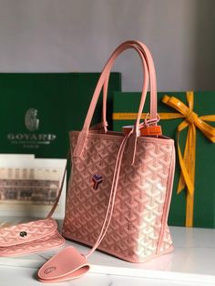 Size: 20cm*20cm*10cm It comes with Dust box, Care manual, Tag, and Paper bag. Delivery Bag, Bag Decoration, Goyard Bag, Lv Purse, Lv Shoes, Grain Texture, Commuter Bag, Lv Handbags, Bag Clips