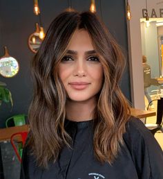 Medium Length Haircut Money Piece, Long Money Piece Hair, Thick Hair Haircut Medium, Medium Length Mom Haircut, Medium Textured Haircut, Lob Hair, Layered Lob, Rambut Brunette, Hair Layers