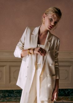 Double-breasted suit jacket;Classic collar;Double breasted front;Front patch pockets;Piped chest pocket;Back vent;Lined;Length from shoulder 74 cm / 29.1 in (for a 36) Women Wedding Suit, Wedding Suit Women, Wedding Suits For Bride, Sezane Blouse, White Wedding Suit, Bride Suit, Women Suits Wedding, Jacket For Spring, Denim Suit