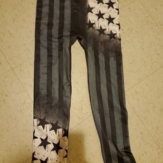 Grey/Blk And White Stars And Stripe Stretch Pants Size Small Casual Black Cotton Leggings, Stretch Gray Pants For Streetwear, Casual Black Leggings, Casual Full Length Streetwear Leggings, Black Sporty Straight Leg Leggings, Black Full Length Leggings For Streetwear, Casual Full-length Leggings For Streetwear, Sporty Black Straight Leg Leggings, Casual Streetwear Full-length Leggings