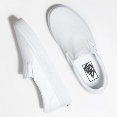 Vans Classic Slip-On True White VN000EYEW00 Sleek, easy, and effortlessly stylish. Vans White Slip-On shoes are the ultimate get-up-and-go footwear. The low-profile Slip-On canvas offers unbeatable convenience, while the clean design makes Vans White Slip-On shoes the perfect choice for anyone with places to go and things to do. The elastic side accents and signature rubber waffle outsoles are the cherries on top of this all-white triumph. One of the most popular designs, Vans White Slip-On shoe Black Slip On Vans Outfit, Tennis Vans, Vans Trainers, Vans Classic Slip, Tenis Vans, Vans Original, Vans White, New Vans, White Vans