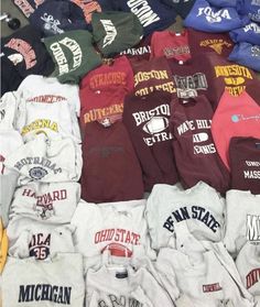 Vintage Back To School, School Merch, College Crewneck Sweatshirts, School Outfits For College, College Crewneck, Sweatshirt Collection, Vintage College, Cute Lazy Outfits, College Hoodies