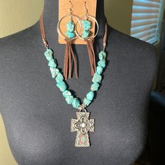 With Turquoise And Silver Cross Pendant Country Jewelry Necklaces, Punchy Jewelry, Diy Western Jewelry, Jean Jewelry, Vintage Turquoise Jewelry, Cord Necklaces, Turquoise Cross Pendant, Leather Necklaces, Floral Statement Necklace