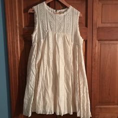 Not To Be Missed!! Nwot Free People Ivory Shift Dress. This Is A Flattering Cut On All Body Types! Cute Zipper Detail In The Back Sets This Dress Apart. Perfect For The Transition From Winter To Spring. A Staple For Any Closet. Winter To Spring, Zipper Detail, Free People Dresses, Free People Dress, Body Types, Shift Dress, Casual Dresses, Colorful Dresses, Free People