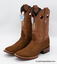 Bota rodeo en piel nobuck. Suela de vaqueta. Cowboy rodeo boot. Nobuck Leather sole. Cowboy Rodeo, Boot Scootin Boogie, Rodeo Boots, Leather Cowboy Boots, Cowgirl Chic, Cowgirl Boots, Western Boots, Rodeo, Cowboy Boots