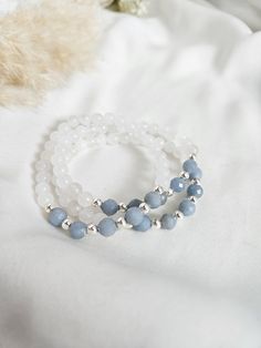 Bluebell Bracelet White Bead Bracelet Ideas, Blue Gemstone Bracelet, White Beads Bracelet, Chalcedony Bracelet, Beaded Jewelry Tutorials, Crystal Healing Stones, Crystal Healing Bracelets