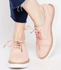 Blush oxfords go with ANY outfit. Casual Loafers, Crazy Shoes, Pretty Shoes, Dream Shoes, Shoe Obsession, Shoe Lover, Beautiful Shoes, Womens Oxfords