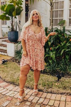 Short Sleeve Paisley Print Vacation Dresses, Short Sleeve Paisley Print Dresses For Vacation, Short Sleeve Dresses With Paisley Print For Vacation, Short Sleeve Summer Dress With Paisley Print, Paisley Print Short Sleeve Beach Dress, Beach Dresses With Paisley Print And Short Sleeves, Plus Size Shift Dress, Resort Look, Lace Up Wedges