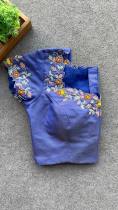 Product Descriptions : Blue silk blouse having heavy hand works for neck and sleeves as shown. Blouse comes with patterned & hand worked short sleeve. Gold Blouse Designs, Blue Silk Blouse, Chudidhar Neck Designs