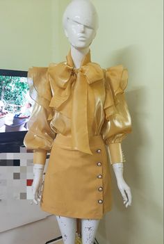 Fashionable Work Outfit, Designer Dresses Casual, Lakme Fashion Week, Illustration Fashion Design, Fashionista Clothes, Yellow Blouse, Cute Comfy Outfits