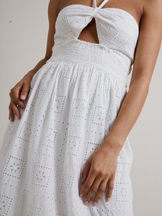 100% cotton dress, perfect for a summer day 100% Cotton  Machine wash max 30 degrees Chic Off-white Cotton Maxi Dress, White Lilly, Dad Jewelry, Luxury Swimwear, June Birthstone Jewelry, Zodiac Jewelry, Bag Dress, Jewelry Ring Box, Fashion Jewellery