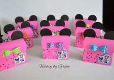 there are many minnie mouse bags with bows on them