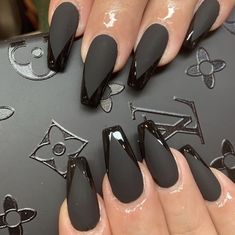 Black Nails Inspiration Coffin, Black Matt And Gloss Nails, Matte Black Nails Coffin Short, Matte Black Design Nails, Black Matte Glossy Tip, Nail Ideas Neutral Colors, Black Nails With Matte Design, Balerina Nature Nails, Coffin Matte Nails Design