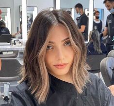 Hair Inspiration Brunette, Hair Chop, Underdye Hair, Hidden Hair Color, Peekaboo Hair Colors, Rambut Brunette, Hair Contouring, Short Dark Hair, Brunette Hair With Highlights