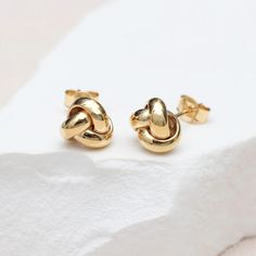 PRODUCT DESCRIPTION * These 9ct Yellow Gold Triple Knot Stud Earrings are a timeless piece, perfect for everyday wear. These solid gold love knot stud earrings symbolise eternity, featuring three entwined strands creating a delicate knot. Whether as a heartfelt gift for a girlfriend, wife, daughter, or mother, these earrings are ideal for milestone birthdays, anniversaries, or Valentine's Day. * Their small size makes them perfect for stacking or wearing on their own. The classic design can symb Personalised Baby Bracelet, Friendship Knot, Mens Bracelet Personalized, Milestone Birthday Gifts, Engraved Handwriting, Girls Personalized Gifts, Knot Stud Earrings, Boys Jewelry, Knot Studs