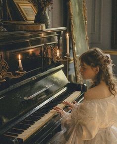 Piano Photoshoot, 1900s Aesthetic, Piano Girl, Era Victoria, Playing The Piano, Romantic Academia, Royalty Aesthetic, Photographie Portrait Inspiration