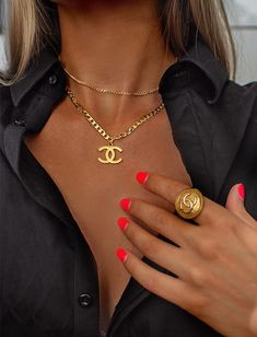 Chanel classic Necklace Chanel Jewelry Necklace, Louis Vuitton Necklace, Louis Vuitton Bracelet, Chanel Bracelet, 22k Gold Necklace, Designers Jewelry Collection, Chanel Necklace, Chanel Belt, Lock Necklace