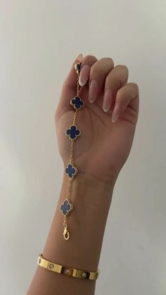 Blue Van Cleef Bracelet, Blue Jewelry Aesthetic, Blue Van Cleef, Girly Bracelets, Graduation Bracelet, Nail Bracelet, Expensive Jewelry Luxury, Wrist Jewelry