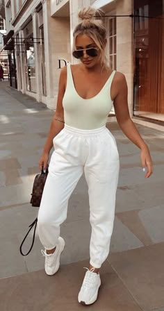 Athleisure Outfits, Mom Outfits, Street Styles, Outfits Casuales, Comfy Outfits, Cute Casual Outfits, Simple Outfits, Classy Outfits, Spring Summer Fashion