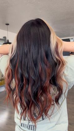 Witchy Fall, Color Block Hair, Two Tone Hair, Rambut Brunette, Hair Color Underneath, Brunette Hair With Highlights, Extensions Hair