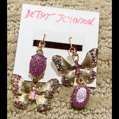 Nwt Betsey Johnson Butterfly Dangle Earrings Prettiest Lavender Large Stone With Lots Of Tiny Swarovski Crystal Detail These Are So Pretty In Person Unfortunately My Camera Can’t Quite Capture How Stunning They Are In Real Life;) Lavender Drop Earrings For Party, Trendy Lavender Jewelry For Party, Purple Drop Earrings For Party, Trendy Purple Metal Earrings, Purple Earrings For Party, Mango Flower, Candy Corn Earrings, Butterfly Dangle Earrings, Cocktail Earrings