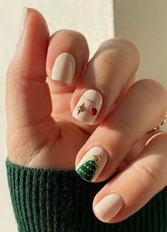 Nails Snowman, Nails Noel, Simple Christmas Nails, Korean Christmas, Christmas Tree Nails, Nagellack Trends, Tree Nails