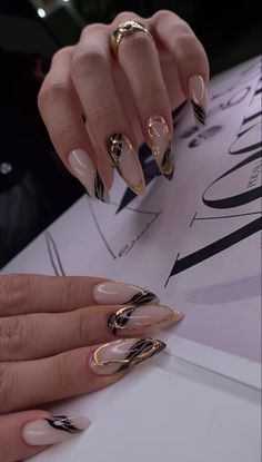 Black Nails With Gold Design, Formal Nails For Black Dress, Nail Photoshoot Ideas, Summer Bodies, Cool Projects, Beauty Hacks Nails, Romantic Nails, Gel Nail Art Designs, Trendy Nail Art Designs