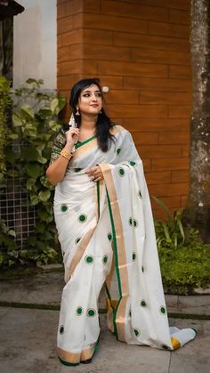 Onam Outfits, Shine Like A Star, Cotton Sarees Online, Kerala Saree, Linen Sarees, Buy Linen, Linen Saree, Printed Saree, Printed Sarees