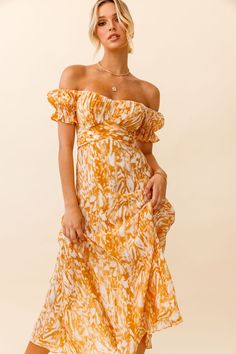 Printed orange midi dressOff-shoulder styleRuched bodiceElasticated puff sleevesTie at backZipper in backStop what you are doing because this dress deserves a moment. Jaws will drop when you strut by in our adorable Linka midi dress. Feat... Selfie Leslie, Orange Midi Dress, Yellow Bridesmaids, Red Bridesmaids, Off Shoulder Fashion, Ruched Bodice, Blue Bridesmaids, Head Over Heels, Clothing Tags