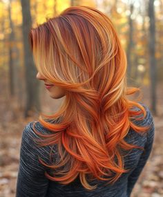 Rizos Definidos en Hair Colors Copper Red 💃 Orange Hair With Highlights Blondes, Orange Halo Hair, Red Hair With Orange Highlights, Red To Orange Ombre Hair, Copper Hair With Dark Roots Brown, Red And Copper Hair, Orange And Red Hair, Orange Hair Ideas, Orange And Blonde Hair