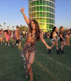 Old Coachella Outfits, Summer Festival Outfit Ideas Coachella, Ultra Rave Outfits, Coachella 2024 Aesthetic, Coachella Fashion 2024, Bonnaroo Aesthetic, Cochella Outfits 2024, Coachella Outfit 2024, Coachella 2024 Outfits