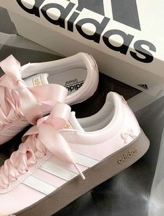 Pink Shoes Adidas, Coquette Adidas, Adidas Pink Shoes, Pretty Sneakers, Stile Hijab, Trendy Shoes Sneakers, Preppy Shoes, Pretty Shoes Sneakers