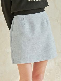 This skirt exudes a sophisticated daily mood. Made with a slightly thicker and sturdy yet soft fabric, it ensures both a satisfying fit and comfort. Carefully crafted with attention to pattern and elastic band selection, this back-elastic skirt offers a comfortable and elegant fit without looking rugged or feeling uncomfortable. With its appropriate mini length, it can be styled with boots, stockings, Mary Jane shoes, or sneakers for daily wear, formal occasions, or date nights. It can be paired with a matching jacket for a coordinated look or worn alone. -It comes in one color: sky blue.-This is a sophisticated daily mood set. -Made with a slightly thicker and sturdy yet soft fabric, it boasts a satisfying fit and comfortable wear. Elegant Gray Short Length Bottoms, Elegant Gray Mini Skirt For Work, Elegant Winter Skort With Lined Skirt, Elegant Winter Lined Skort, Gray Mini Skirt For Work, Chic Gray Mini Skirt For Work, Elegant Gray Mini Skirt For Spring, Elegant Winter Workwear Skort, Chic Gray Pencil Skirt For Spring