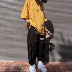 Pakaian Hipster, Goth Outfit, Baggy Clothes, Yellow Shirt, Tomboy Outfits, Tomboy Style Outfits, Streetwear Fashion Women, Swaggy Outfits, Streetwear Men Outfits