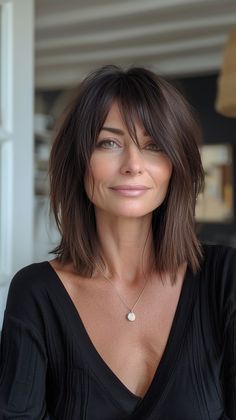 20 Hairstyles for Square Faces 2024 Hairstyles for Square Faces 2024: Trendy Cuts for Softening Strong Jawlines Rambut Brunette, Short Hair Highlights, Square Face Hairstyles, Haircuts For Medium Length Hair, Long Face Hairstyles, Medium Hair Cuts, Medium Length Hair, 가을 패션