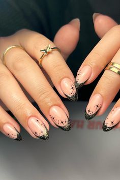 The PERFECT festive season nails 🪩💿🖤✨ Party Nail Ideas, Black Sparkle Nails, Winter Nail Trends, Season Nails, Witchy Nails, Milky Nails, Ombre Nails Glitter, Cute Gel Nails, Party Nails