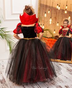 Lady Dracula Costume, Dracula Family Costume, Evil Princess Costume Kids, Kids Vampire Costume Girl, Girls Vampire Costume, Dracula Costume, Halloween Costume Design, Superhero Family, Vampire Clothes