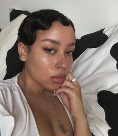 Freckles Makeup, Finger Wave Hair, Faux Freckles, Finger Waves, Edgy Short Hair, Baddie Hairstyles