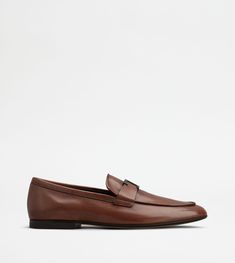 A timeless taste characterizes these elegant loafers in smooth leather, with leather outsole. Featuring a branded metal T Timeless accessory, they complete with class both informal outfits and formal combinations. Timeless Accessories, Rubber Heels, Smooth Leather, Sale Items, Timeless Elegance, Brown Leather, Leather Upper, Dust Bag, Loafers