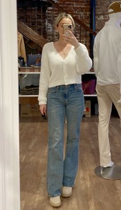 Long Straight Jeans Outfit Winter, How To Style Straight Wide Leg Jeans, Blue Wide Leg Jeans Outfit Aesthetic, Daily Jeans Outfit Casual, Simple Wide Leg Jeans Outfit, Aesthetic Outfits Wide Leg Jeans, High Waist Blue Jeans Outfit, Straight Leg Vs Wide Leg Jeans, Loose Straight Jeans Outfit Women