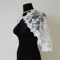 This is a beautiful lace shawl. Very suitable for weddings, parties, or other special occasions. Condition:100% Brand New Material: Lace Color: Ivory / White Size: One size fits all Delivery time: 20 working days High Quality hope you like it! We accept returns. Lace Bridal Accessories Fitted For Mother Of The Bride, Fitted Lace Bridal Accessories For Mother Of The Bride, Elegant White Lace For Mother Of The Bride, Elegant Lace Veil With Lace Trim, Elegant Lace Veil For Ceremony, Lace Shawl With Lace Trim For Wedding, Elegant White Shawl With Crochet Lace, Elegant White Crochet Lace Shawl, Elegant Fitted Lace Shawl