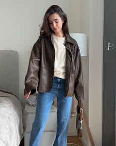 Emmy Red Carpet, Emmys Red Carpet, The Emmys, Brown Leather Jacket, Outfit Inspo Fall, Inspiration Mode, Fall Winter Outfits, Outfits Casuales, Jacket Outfits