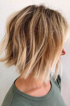 Blond Hair Dark Roots, Long Stacked Haircuts, Hair Dark Roots, Red Hair Looks, Angled Bob Haircuts, Bob Haircut Ideas, Balayage Blond, Messy Bob Hairstyles