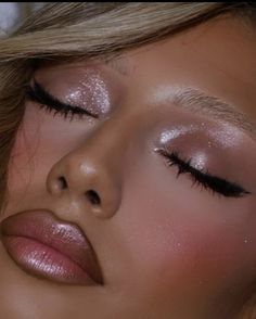 Cool Tone Pink Eyeshadow, Pink Glowy Makeup Looks, Soft Glam Makeup Sparkle, Pink Edgy Makeup, Glitter Shadow Makeup, Ethereal Glitter Makeup, Bridal Shower Makeup Guest, Concert Makeup Looks Easy, Shimmery Eyeshadow Looks