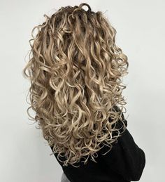 Curl Cutting for Long Curly Hair Layered Curly Haircuts Natural Curls, Curly Permed Hair, Braid Hairstyles For Long Hair, Long Layered Curly Hair, Long Blonde Curly Hair, Layered Curly Haircuts, Long Hair Perm, Long Curly Haircuts